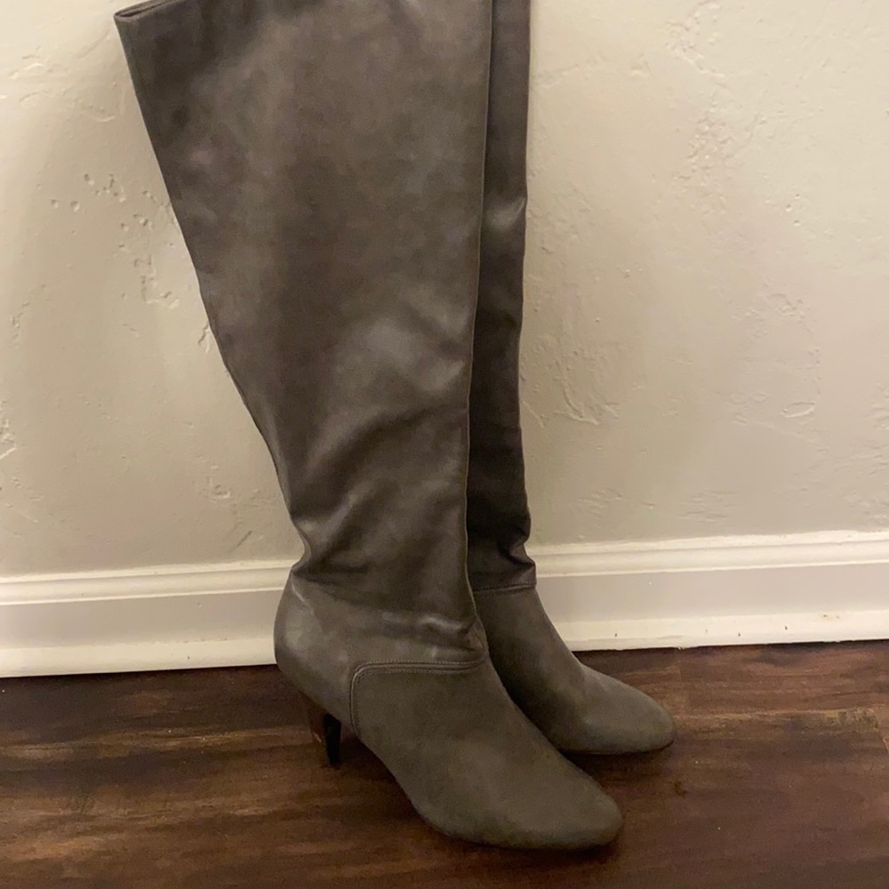 Gray tall women’s boots. Never worn.